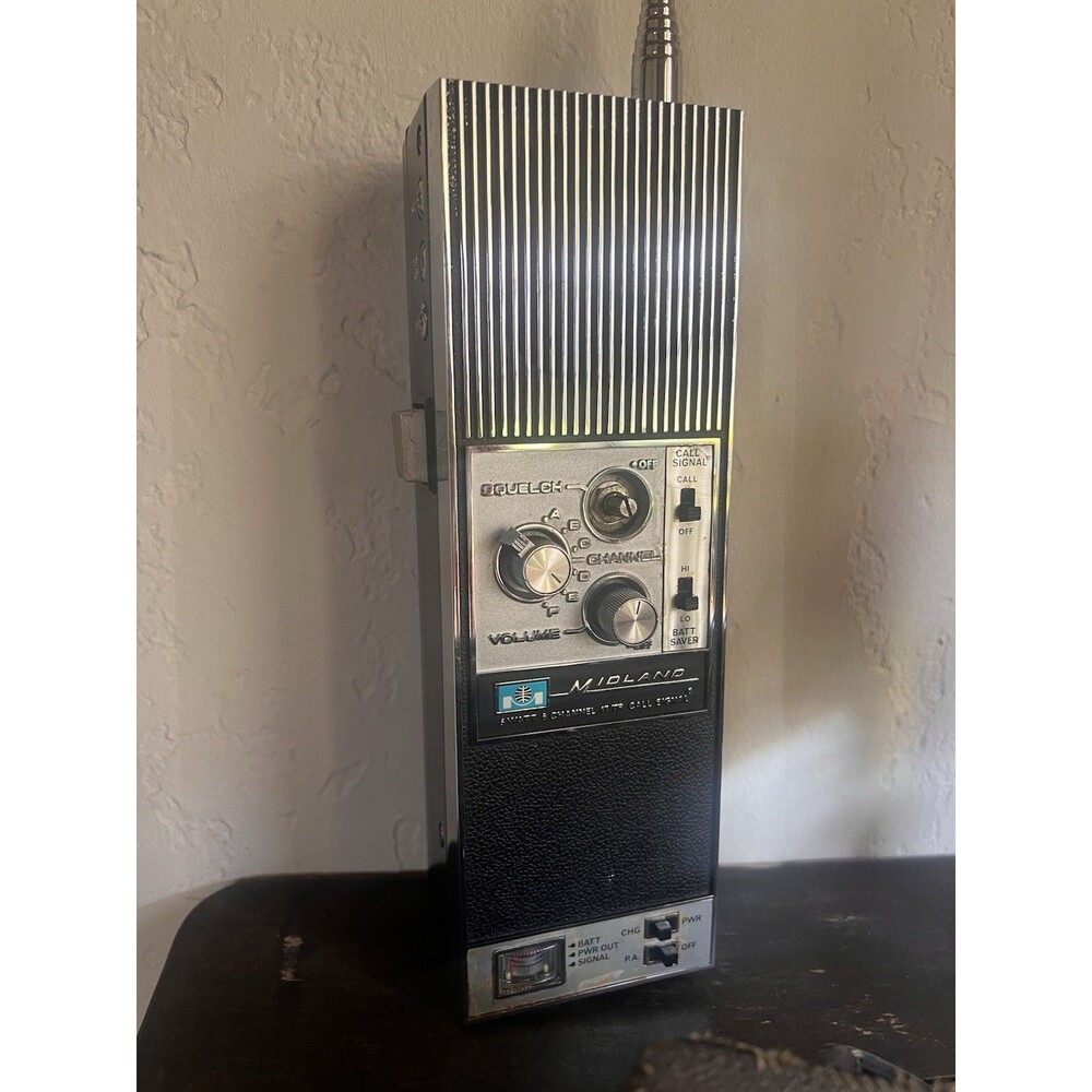 Vintage Midland Model 13-775 Handheld CB Radio Transceiver